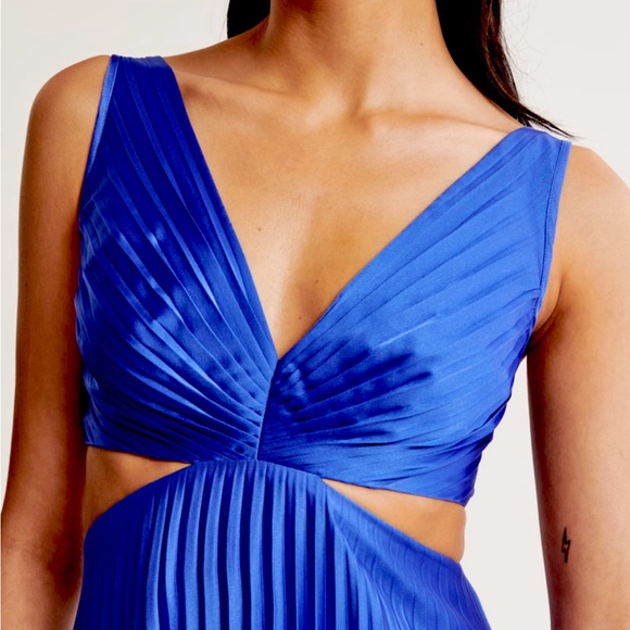 New without tags Abercrombie Giselle Pleated Cutout Maxi Dress - Picture 1 of 6